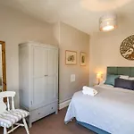 43 Springvale * Whitby