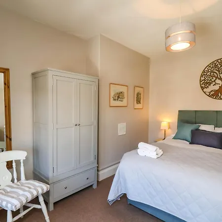 43 Springvale * Whitby