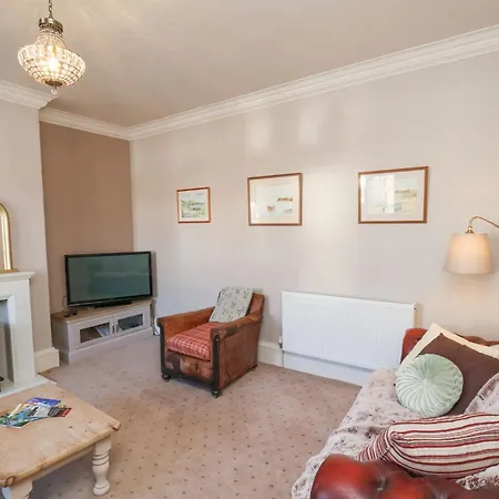 43 Springvale * Уитби